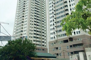 Khách hàng Dự án CT Number One tố chủ đầu tư ép ký nhận nhà và nộp tiền đợt 5 dù dự án chưa hoàn thiện các tiện ích thiết yếu. Ảnh: Trang Ninh