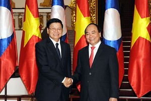 Thủ tướng Nguyễn Xuân Phúc tiếp Thủ tướng Lào Thongloun Síoulith