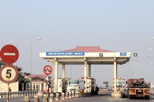 Trạm thu phí Phả Lại sắp được “gả” cho một nhà đầu tư khác để hoàn vốn cho Dự án Cải tạo, nâng cấp Quốc lộ 18 đoạn Bắc Ninh - Hạ Long. Ảnh: Đức Thanh