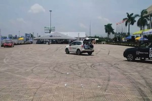 Subaru Russ Swift Stunt Show 2016, sự kiện trình diễn ôtô mạo hiểm lần đầu tiên tổ chức tại sân vận động Mỹ Đình