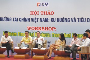 Sản phẩm trên thị trường tài chính, vừa thừa, vừa thiếu