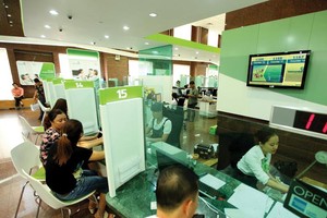 Nhằm tăng cường tiềm lực tài chính, các ngân hàng trong nước đang chạy đua tìm đối tác ngoại. Ảnh: Đức Thanh