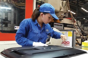 Chi phí nguyên liệu chiếm tỷ trọng lớn trong sản phẩm nên cần đẩy mạnh mua hàng từ nội địa. Ảnh: T.H