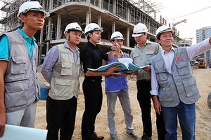 Lãnh đạo HD Mon luôn thị sát công trình Dự án Mon City để đảm bảo tiến độ và chất lượng dự án 