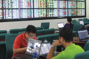 Cchênh lệch giữa giá vàng trong nước với giá thế giới tăng liên tục, đến nay đã gần 3 triệu/lượng