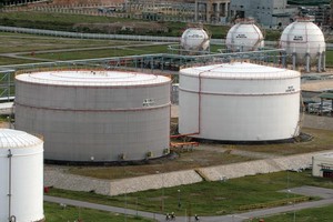 Rà soát các dự án lọc hóa dầu thời điểm này có lẽ là cần thiết để có được quyết định chính xác về việc có nên tiếp tục cấp phép đầu tư các dự án trong lĩnh vực này.