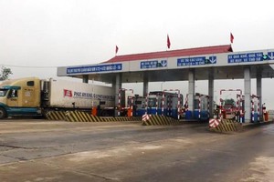 Trạm thu phí sử dụng đường bộ trên Quốc lộ 1.