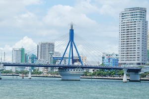 Sự phát triển của du lịch và hạ tầng đã tạo cú huých cho bất động sản Đà Nẵng phát triển. Ảnh: Hoàng Thủy