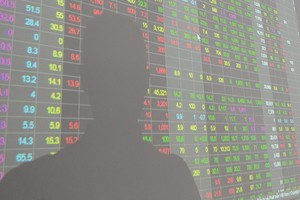 Thách thức xử lý hình sự tội Thao túng giá chứng khoán