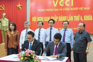 Việc hợp tác giữa HOSE và VCCI nhằm chia sẻ những thông lệ tốt về phát triển bền vững cho doanh nghiệp niêm yết, thúc đẩy TTCK Việt Nam phát triển theo chiều sâu, bền vững  
