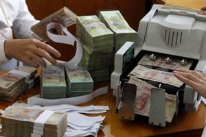 Ngoài việc tăng khuyến mãi, các ngân hàng còn cộng thêm biên độ lãi suất 0,1 - 0,3%, tập trung phần lớn ở kỳ hạn 13 - 15 tháng.