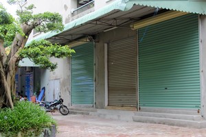 Nhiều kiốt tại khu đô thị Linh Đàm hiện đang bị đóng cửa (Ảnh: Internet)