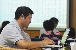 Tỷ trọng tiền và cổ phiếu được khuyến nghị ở mức 50/50