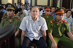 Theo cáo trạng, tội cố ý làm trái mà Phạm Công Danh bị truy tố có hành vi tự ý chuyển đi 5.490 tỷ đồng 