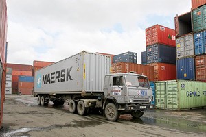 Thủ tục thông quan hàng hóa xuất nhập khẩu: Bộ, ngành tranh cãi, doanh nghiệp khóc dở 