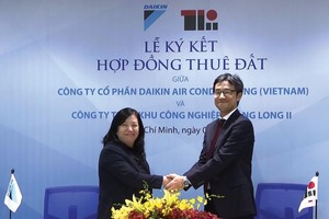 Lễ ký hợp đồng thuê đất giữa hai bên