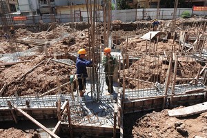 Để triển khai được dự án bất động sản, doanh nghiệp phải mất hàng năm trời với hàng loạt thủ tục khác nhau. ảnh: Dũng Minh