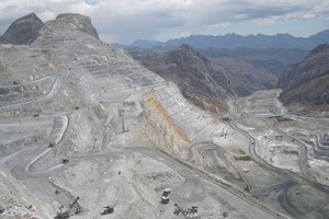 Đầu tư vào các mỏ khoáng sản đôi khi cũng rủi ro như đánh bạc
