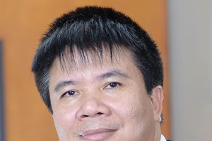 Ông Nhữ Đình Hòa