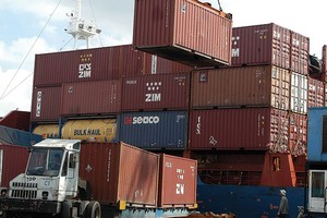 Lưu lượng hàng hóa xuất nhập khẩu qua các cảng Việt Nam có tốc độ tăng trưởng từ 12 - 15%/năm 