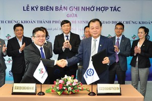 Tháng 4/2016, HOSE và HNX ký thỏa thuận hợp tác nhằm tăng cường trao đổi chuyên môn, thực hiện các mục tiêu chiến lược 2016 - 2020