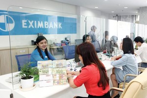 Không quá bất ngờ khi các ngân hàng tăng lãi suất trong bối cảnh thanh khoản của hệ thống đang dư thừa. Ảnh: Đức Thanh