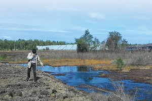 Nước thải của bãi chôn lấp rác Phước Hiệp gây ô nhiễm môi trường.