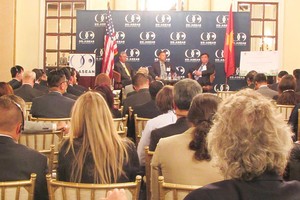 Hơn 100 nhà đầu tư đã tham dự Hội thảo Xúc tiến đầu tư Hoa Kỳ do Hội đồng Kinh doanh ASEAN - Hoa Kỳ, Đại sứ quán Việt Nam cùng Bộ Kế hoạch và Đầu tư tổ chức.