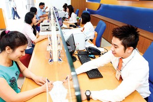 Khi chọn mua vé tàu điện tử, khách hàng VIB có thể thanh toán ngay bằng các loại thẻ VIB hoặc trả sau tại phòng giao dịch/chi nhánh của Ngân hàng