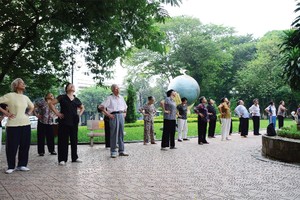 Bảo hiểm xã hội thiên về việc tăng tuổi nghỉ hưu đối với nữ lên 58 tuổi, nam 62 tuổi