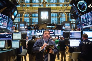 Chứng khoán toàn cầu “ngại” ứng cử viên Donald Trump