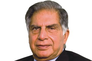 Ông Ratan Tata, cựu Chủ tịch đã nghỉ hưu của Tập đoàn Tata sons tạm thời trở lại vị trí lãnh đạo sau khi ông Cyrus Mistry bị sa thải