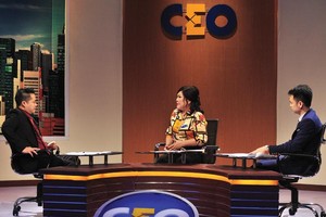 Bà Trần Thanh Hà (ngồi giữa), Chủ tịch HĐQT kiêm Giám đốc Công ty cổ phần Bes Việt Nam là người ngồi ở vị trí CEO trong chương trình kỳ này.