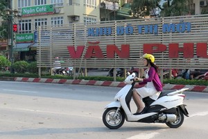 Khu đô thị mới Văn Phú nằm trên địa bàn phường Phú La, quận Hà Đông, quy mô 94,1ha và mức đầu tư 820 triệu USD, do CTCP đầu tư Văn Phú - Invest làm chủ đầu tư.