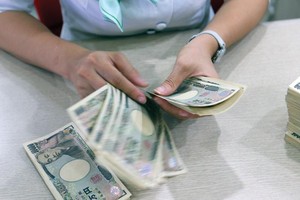 Kẻ cười, người khóc khi một loạt đồng tiền nhảy múa 