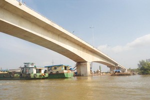 Cầu Hòa Trung được nhà thầu đã ứng 292 tỷ đồng để xây dựng. Ảnh: Anh Minh