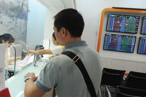 Cổ phiếu đầu cơ đang hút dòng tiền