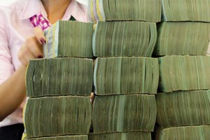 Để xử lý dứt điểm nợ xấu thì việc thu hồi và bán tài sản đảm bảo là giải pháp khả thi nhất, triệt để nhất