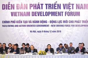 Thủ tướng Nguyễn Xuân Phúc và Phó thủ tướng Vương Đình Huệ tham dự Diễn đàn
