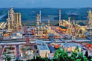 Kịch bản giá dầu thô thế giới duy trì ổn định trên mức 50 USD/thùng sẽ là điều kiện tốt để các doanh nghiệp ngành dầu khí mở rộng hoạt động trở lại