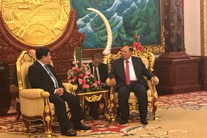 Bộ trưởng Bộ Kế hoạch và Đầu tư Nguyễn Chí Dũng chào xã giao Tổng Bí thư, Chủ tịch nước Lào Bounnhang Volachith chiều 21/12/2016 (Ảnh: T.Q.P)