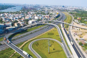 Cư dân TP.HCM ngày càng có xu hướng “dạt” ra vùng ven khi hạ tầng phát triển tốt. Ảnh: Lê Toàn