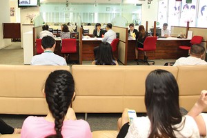 Sự cạnh tranh của 18 doanh nghiệp bảo hiểm nhân thọ đang tạo cho khách hàng những trải nghiệm tốt hơn. Ảnh: Lê Toàn   