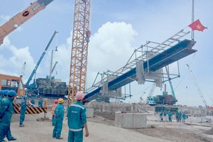 Năm 2016, tổng doanh thu toàn PVN đạt 452,5 nghìn tỷ đồng, trong đó doanh thu hợp nhất PVN đạt 234 nghìn tỷ đồng. Lợi nhuận sau thuế hợp nhất đạt 23,5 nghìn tỷ đồng