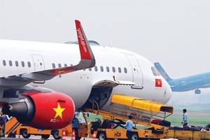 “Tần suất bay như vậy còn dày hơn cả xe đò”, lãnh đạo một hãng hàng không đánh giá.