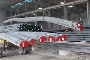 Thông tin ủng hộ cho các doanh nghiệp ngành thép là năm 2017, Bộ Công thương sẽ tiếp tục áp dụng các biện pháp phòng vệ thương mại