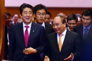 Thủ tướng Nguyễn Xuân Phúc và Thủ tướng Nhật Bản Shinzo Abe tham dự Đối thoại doanh nghiệp Việt Nam – Nhật Bản
