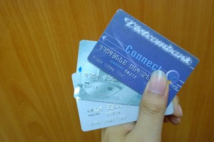 Số thẻ là dãy số in trước mặt thẻ ATM. Ảnh: A.Q.