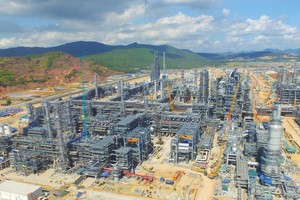 Dự án Liên hợp Lọc hóa dầu Nghi Sơn đang trên đường về đích. Ảnh: Sĩ Chức