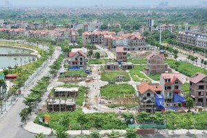 Lãnh đạo Hà Nội đã yêu cầu các quận, huyện tập trung hoàn thành công tác đăng ký kê khai đất đai trước 31/3/2017. (Ảnh: Dũng Minh)